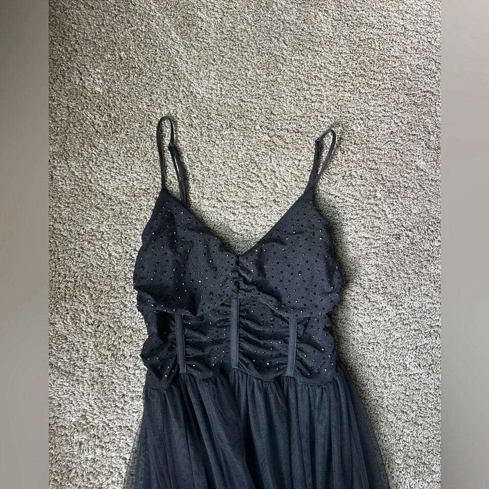 Long black prom dress, top resembles a corset top style - Picture 3 of 3